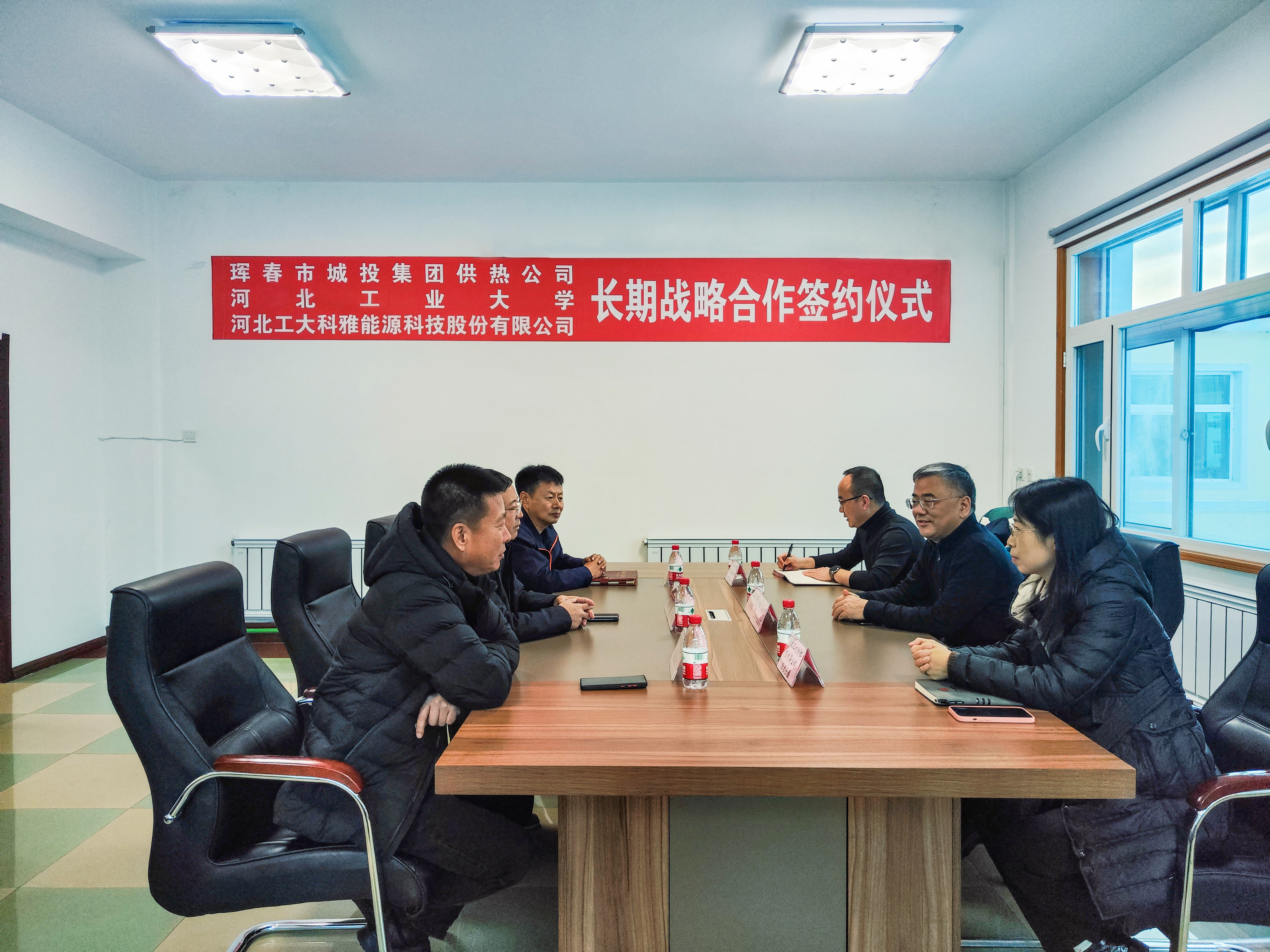 琿春城投供熱與河北工業(yè)大學(xué)和工大科雅簽署產(chǎn)學(xué)研戰(zhàn)略合作協(xié)議(圖1) 00.jpg